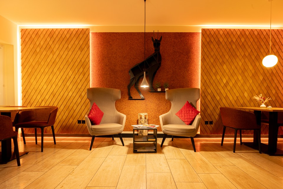 Interiorfotografie eines Restaurants mit charaktervoller Einrichtung