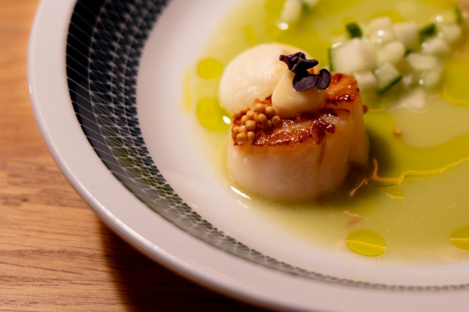 Angerichtetes Gericht im Restaurant hoamART