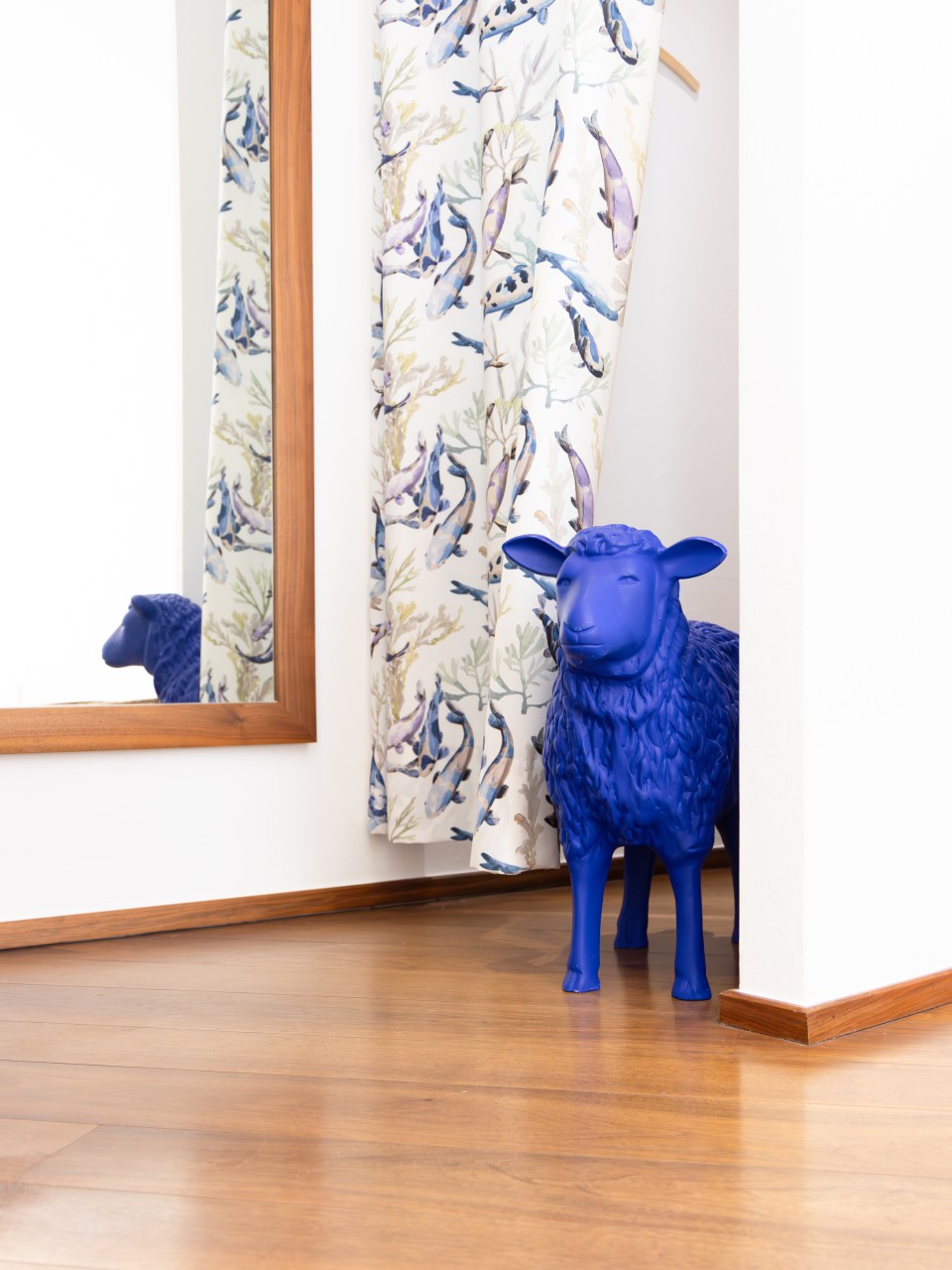 Blaues Schaf als charakteristisches Hoteldetail
